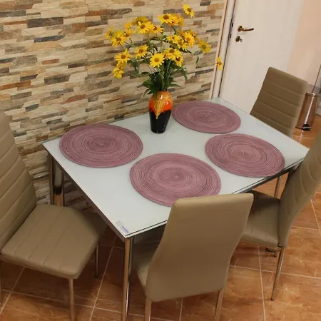 Ezuestfenyo Vendeghaz Guest house *