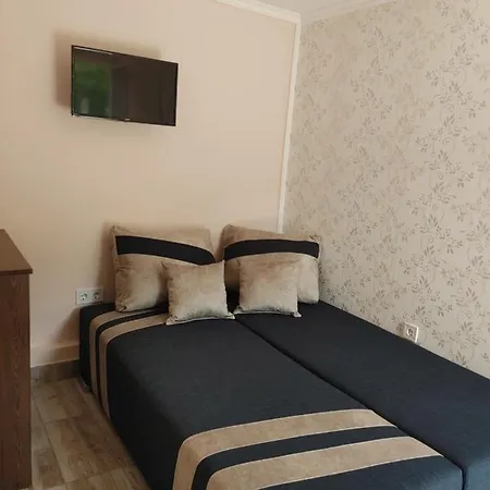 Ezuestfenyo Vendeghaz