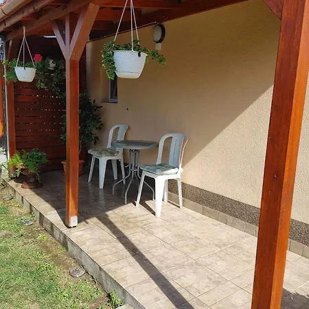 Ezuestfenyo Vendeghaz Guest house
