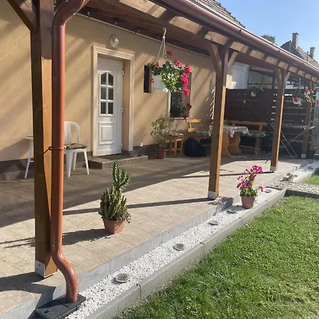 Ezuestfenyo Vendeghaz *