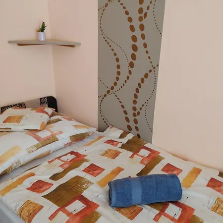 Ezuestfenyo Vendeghaz