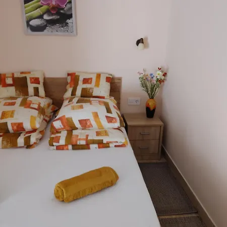 Ezuestfenyo Vendeghaz Guest house