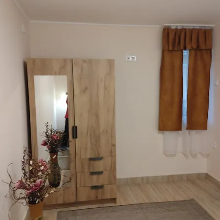 بيت ضيافة Ezuestfenyo Vendeghaz