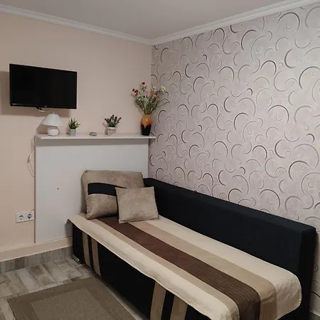 بيت ضيافة Ezuestfenyo Vendeghaz Sárospatak