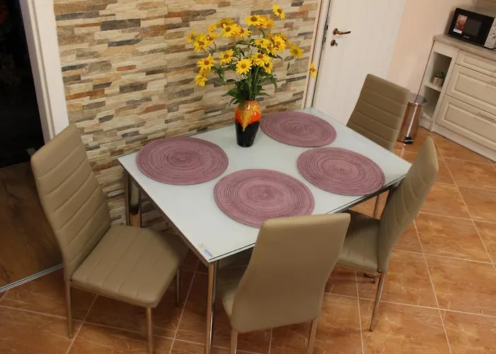 Ezuestfenyo Vendeghaz Gasthof 3*