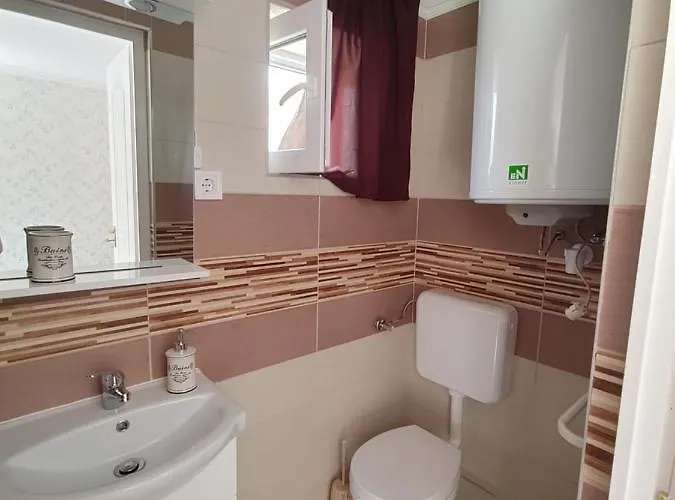 Ezuestfenyo Vendeghaz Gasthof 3*