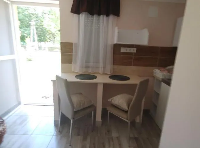 Ezuestfenyo Vendeghaz 3*