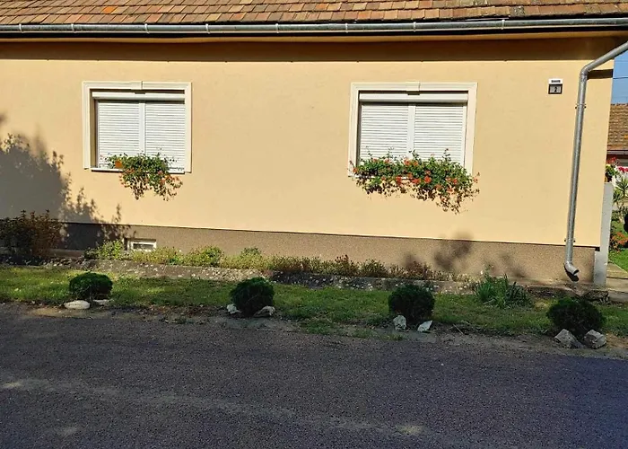 Ezuestfenyo Vendeghaz 3* Sárospatak